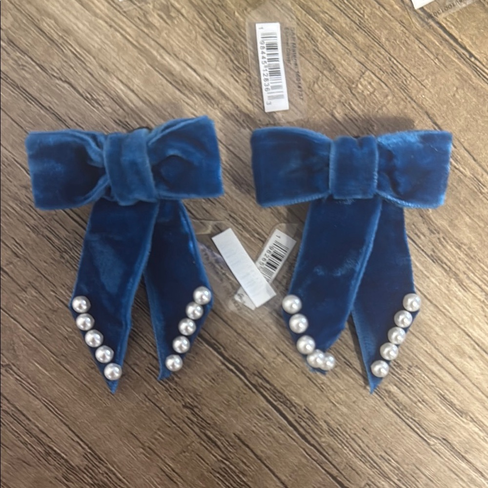Velvet Blue Croc gibbet with Pearls